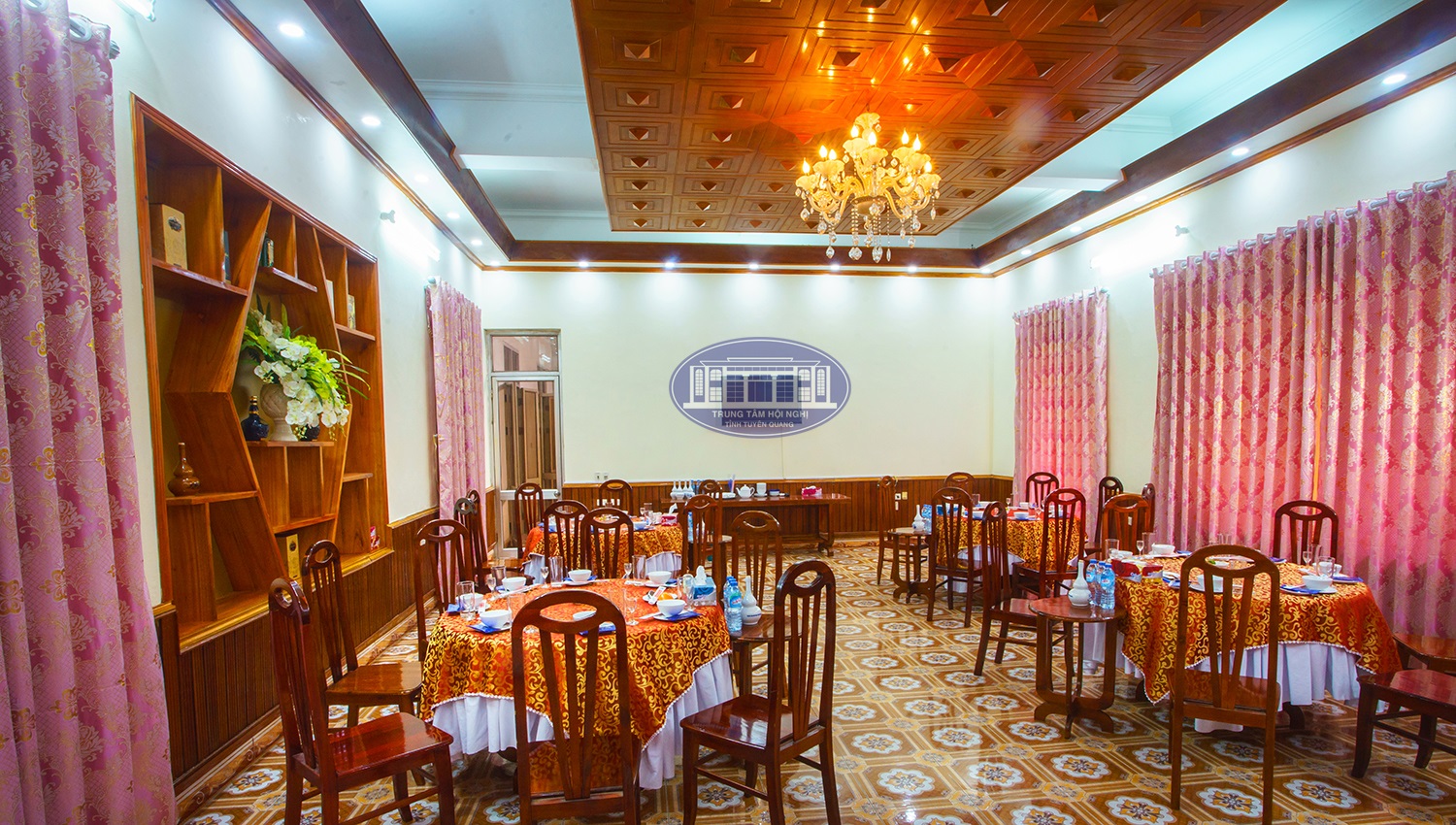 Phòng ăn 36 chỗ - Nhà khách Tân Trào
